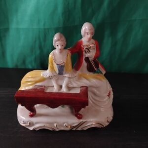 Victorian Porcelain Couple Figure